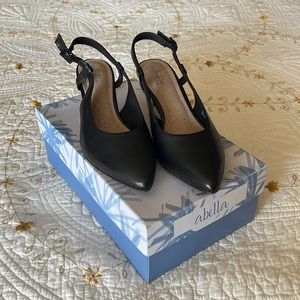 LIGHTLY USED Clark’s womens sling backs